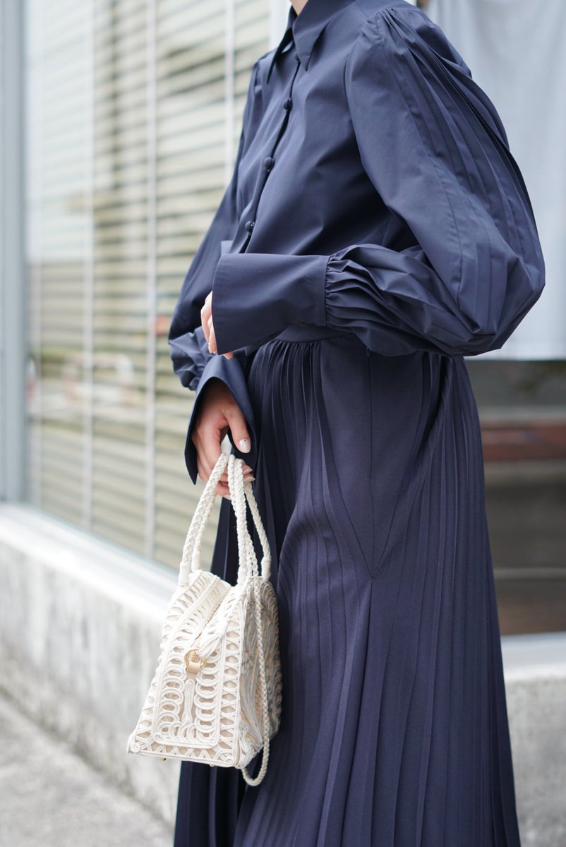ANNDEARK's tweet photo. 【 #MameKurogouchi 】(マメ)

Cording Embroidery Demi Lune Handbag
￥83,600（税込）

オリジナルのリネンコード刺繍のハン��バッグ。大きすぎず小さすぎず、普段にも特別な日にもお使いいただけるサイジングとデザインです。

https://t.co/pk1vPwCE4M https://t.co/kPktH2xOHi