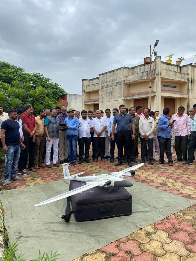 mopr_goi's tweet photo. In the gracious presence of Shri Mukesh Patel, Minister of State for Energy and Petrochemical, Government of #Gujarat and other dignitaries, #DroneFlying was commenced in #Balkas and #Sarol villages of #Surat District under #SVAMITVA Scheme.
#स्वामित्व
#MeriSampattiMeraHaq https://t.co/Gm0fZ4ZL4E