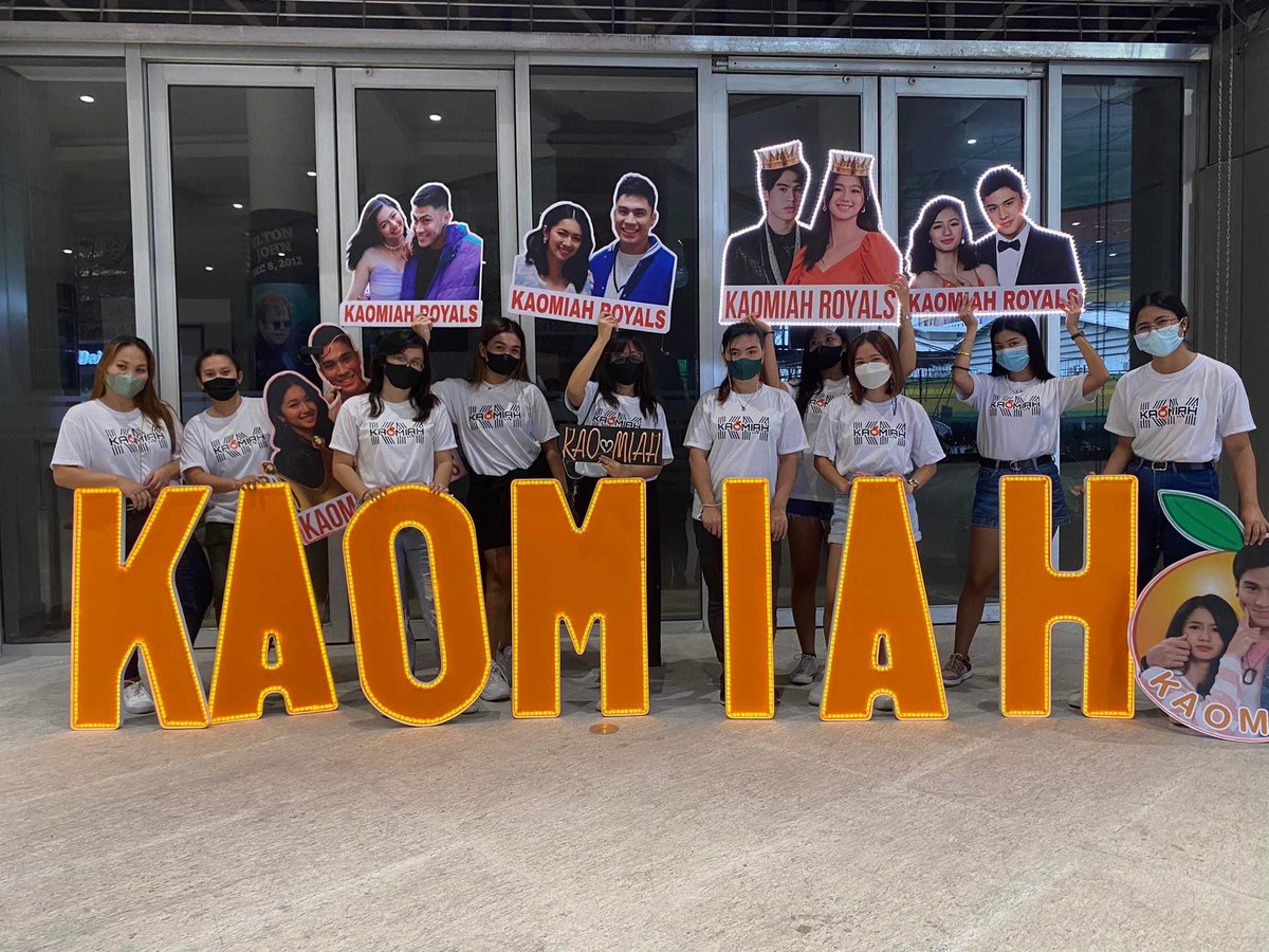 KaoMiahOFC's tweet photo. Here‘s some of our team live! See you later our mains, Kaori and Jeremiah! 🧡 @kaori_oinuma @JordanLisbo 

#HIHAllAccessConcert #KaoMiah https://t.co/UtPC0BvUu8