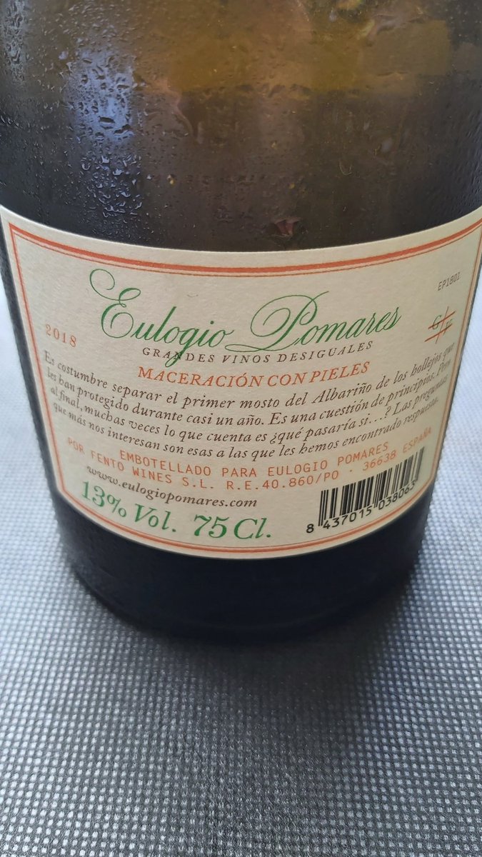 mariocanora's tweet photo. Acordándome de La Mujer Colágeno @sestevezb 
Con este vino de Locho no hace falta buscar cosas raras en Francia.
Qué agradable @CSegis empezando con un tomate negro de paisano. https://t.co/BAL8zLeGEG