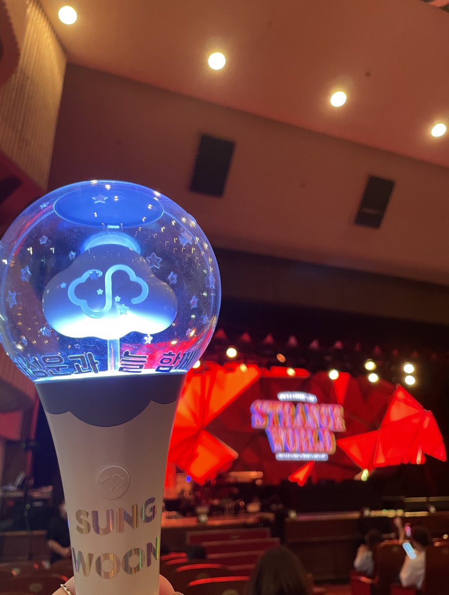 woon_i's tweet photo. 하성운과 늘 함께💙 https://t.co/mzPsGA6lNN