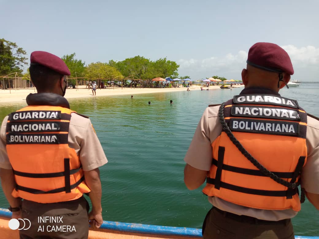 LaDvc45's tweet photo. La #GNBCVC con Energia, Disciplina y lealtad seguimos en recorrido para la protección y seguridad de nuestro Pueblo🇻🇪
#FANB
#GNB https://t.co/hy6rkLf4jZ