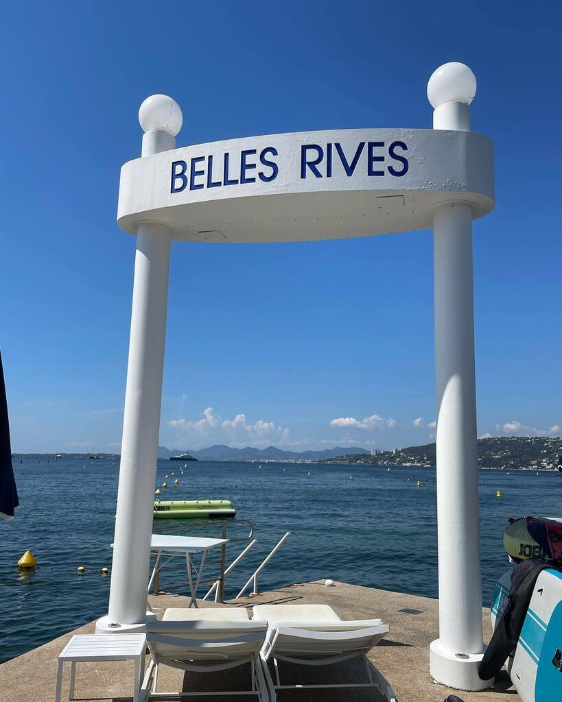 gillespudlowski's tweet photo. Déjeuner de plage au #bellesrives avec #aurelienvequaud et #stevemoracchini #juanlespins #cotesdazur #antibes @bellesrives https://t.co/3KkPrxTV0B https://t.co/I7ChT63TC5
