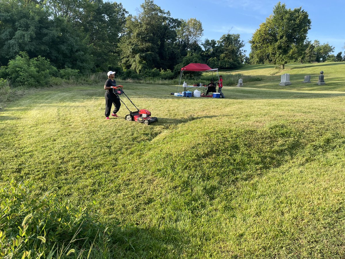 MOAAA_DC's tweet photo. In an effort to continue the preservation of our black burial grounds, today, we joined the Woodlawn Collaborative for a Clean-up of Woodlawn Cemetery. Volunteer with the collaborative today until 11am, 4611 Benning Rd. #BlackGravesMatter #dcvalues https://t.co/OODI3dB0Gt