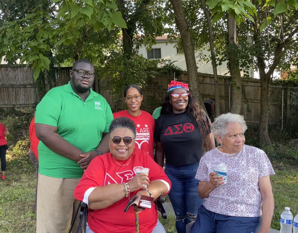 MOAAA_DC's tweet photo. In an effort to continue the preservation of our black burial grounds, today, we joined the Woodlawn Collaborative for a Clean-up of Woodlawn Cemetery. Volunteer with the collaborative today until 11am, 4611 Benning Rd. #BlackGravesMatter #dcvalues https://t.co/OODI3dB0Gt