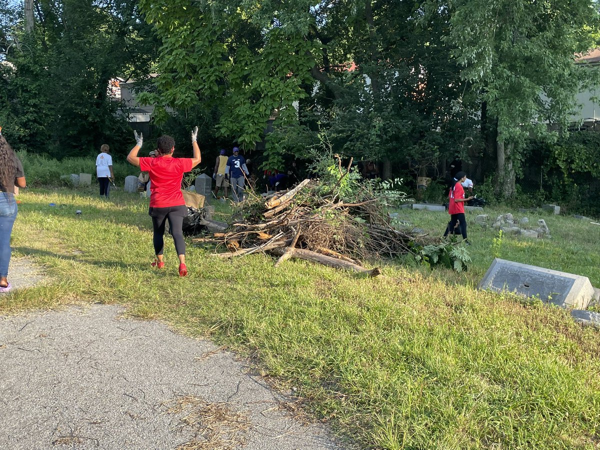 MOAAA_DC's tweet photo. In an effort to continue the preservation of our black burial grounds, today, we joined the Woodlawn Collaborative for a Clean-up of Woodlawn Cemetery. Volunteer with the collaborative today until 11am, 4611 Benning Rd. #BlackGravesMatter #dcvalues https://t.co/OODI3dB0Gt