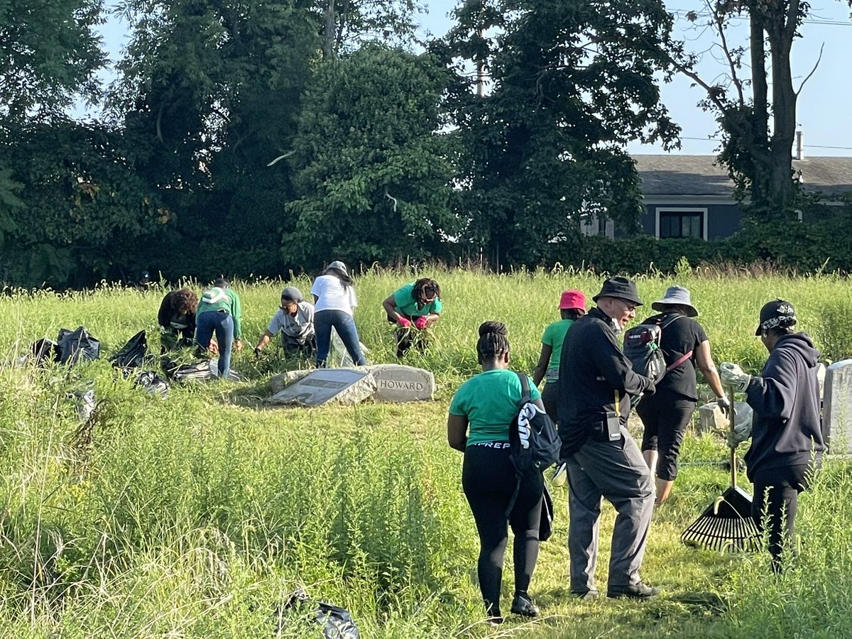 MOAAA_DC's tweet photo. In an effort to continue the preservation of our black burial grounds, today, we joined the Woodlawn Collaborative for a Clean-up of Woodlawn Cemetery. Volunteer with the collaborative today until 11am, 4611 Benning Rd. #BlackGravesMatter #dcvalues https://t.co/OODI3dB0Gt