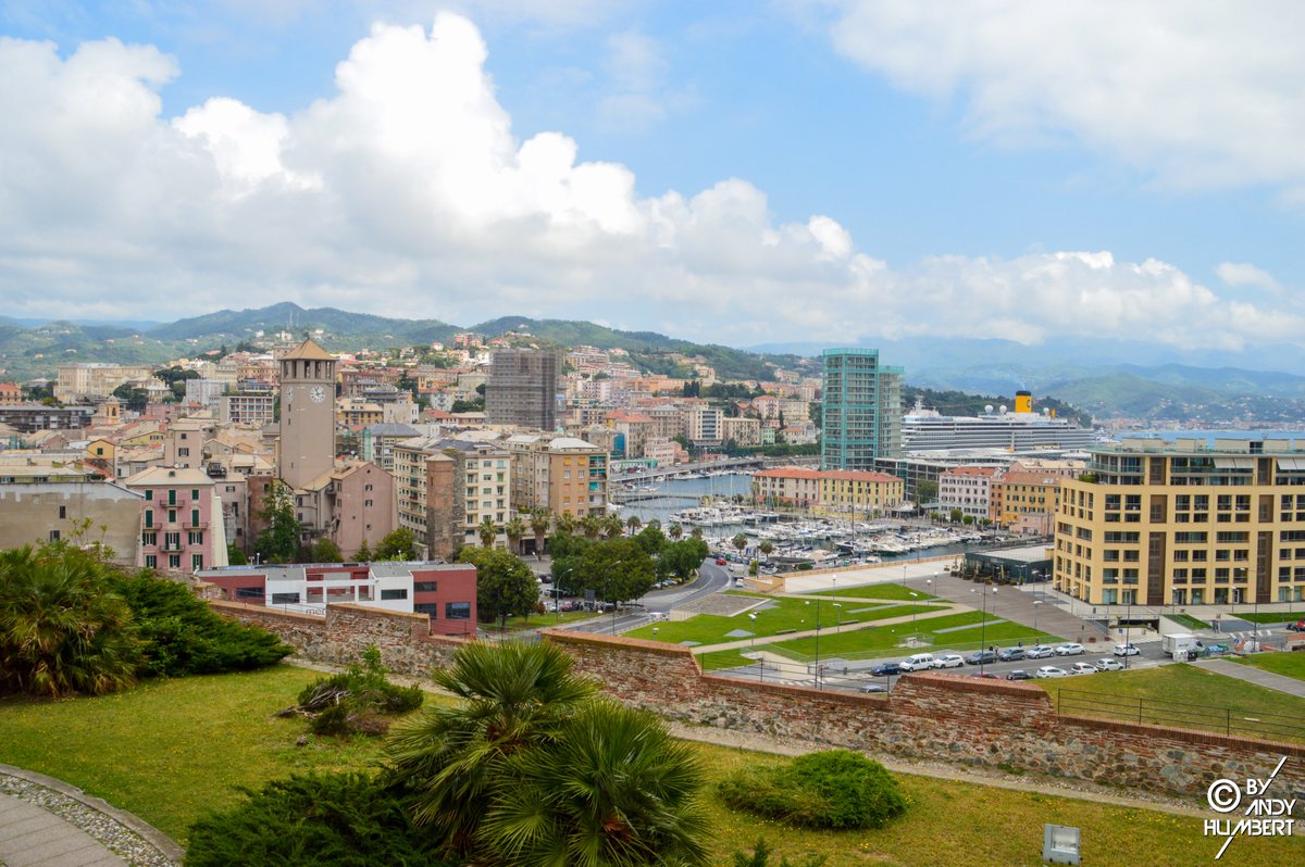 Andy_Humbert's tweet photo. #CostaLuminosa #Croisière @costacroisieres 
Jour 14 🇮🇹 #Savone
Dernière escale de la croisière avant le retour à Marseille, dans la ville de Savone, "port d'attache" de #Costa, dominée par la forteresse Priamar : https://t.co/uVhJKhXcOx 
@costacrociere @CostaCruises @Costa_Press https://t.co/tAnAHEf2pl