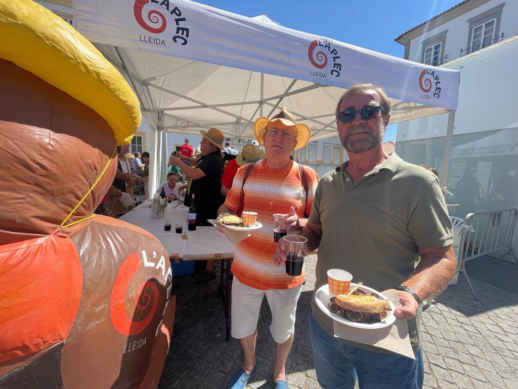 🇵🇹L’Hèlix, ambaixador excepcional de l’Aplec i de Lleida a #Portugal!

34è Aplec Internacional Adifolk

🐌 #SomFecoll #AplecLleida <a href="/Adifolk_oficial/">Adifolk</a> <a href="/aralleida/">Ara Lleida</a> <a href="/prodeCAT/">Prodeca</a> <a href="/catexperience/">Catalunya Experience</a> <a href="/turismedelleida/">Lleida Turisme</a> @