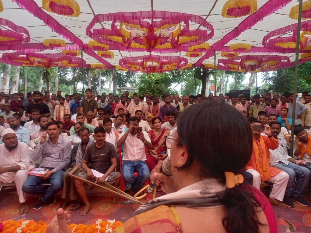 rekhavermabjp's tweet photo. कर्मभूमि संसदीय क्षेत्र धौरहरा की विधानसभा धौरहरा की ग्राम पंचायत बबुरी में पंचायत भवन का लोकार्पण करके जन समर्पित किया। इस अवसर पर जनप्रतिनिधि, पदाधिकारी एवं कार्यकर्ता गण उपस्थित रहे।
#RekhaArunVerma 
@blsanthosh @Bhupendraupbjp https://t.co/2HJ9sxfDb5