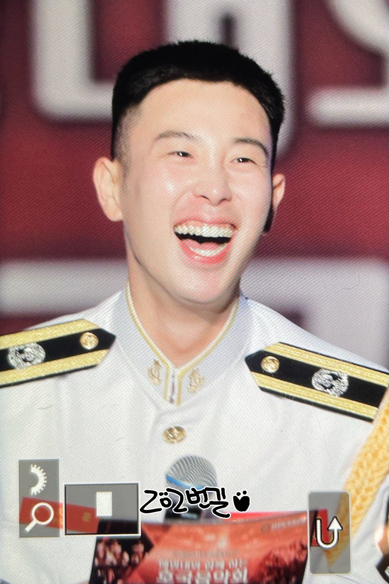 pyojihoonkr's tweet photo. 220827 #피오 #표지훈 표지훈 일병 니는... 너어어는... https://t.co/wSk6OtN3Jh