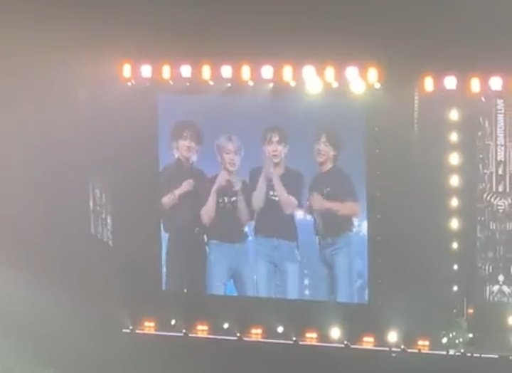 Dela🦋 tweet media