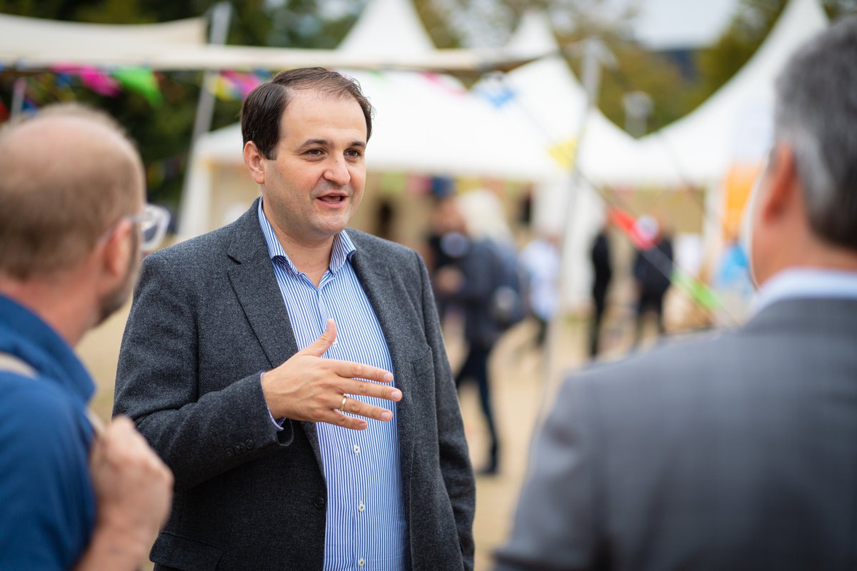 „Unabhängiger Journalismus braucht Vielfalt von starken Verlagen, Sendern, Medienunternehmen &amp; Produzenten. Journalistische Unabhängigkeit sichert man am besten durch wirtschaftl. Unabhängigkeit. Dafür machen wir uns am Medienstandort #NRW stark“ ➡️ <a href="/n_liminski/">Nathanael Liminski</a> beim #Campfire22