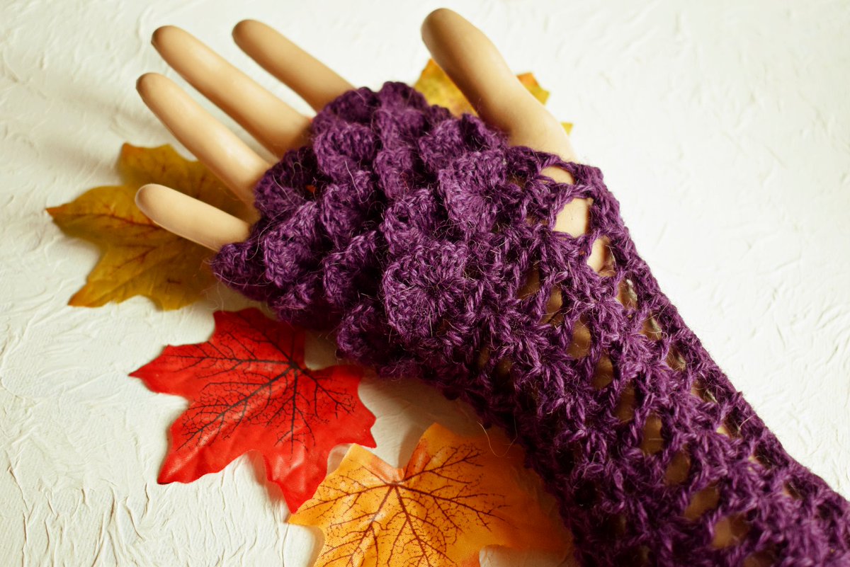 SarahDaisyBlue's tweet photo. Gorgeous alpaca gloves in a choice of 2 shades of purple. Perfect to have in your bag ready for chilly days!

#alpaca #Autumn #gloves #etsyhandmade

https://t.co/0WMptBDvFg https://t.co/DIkqCbZ8Xm