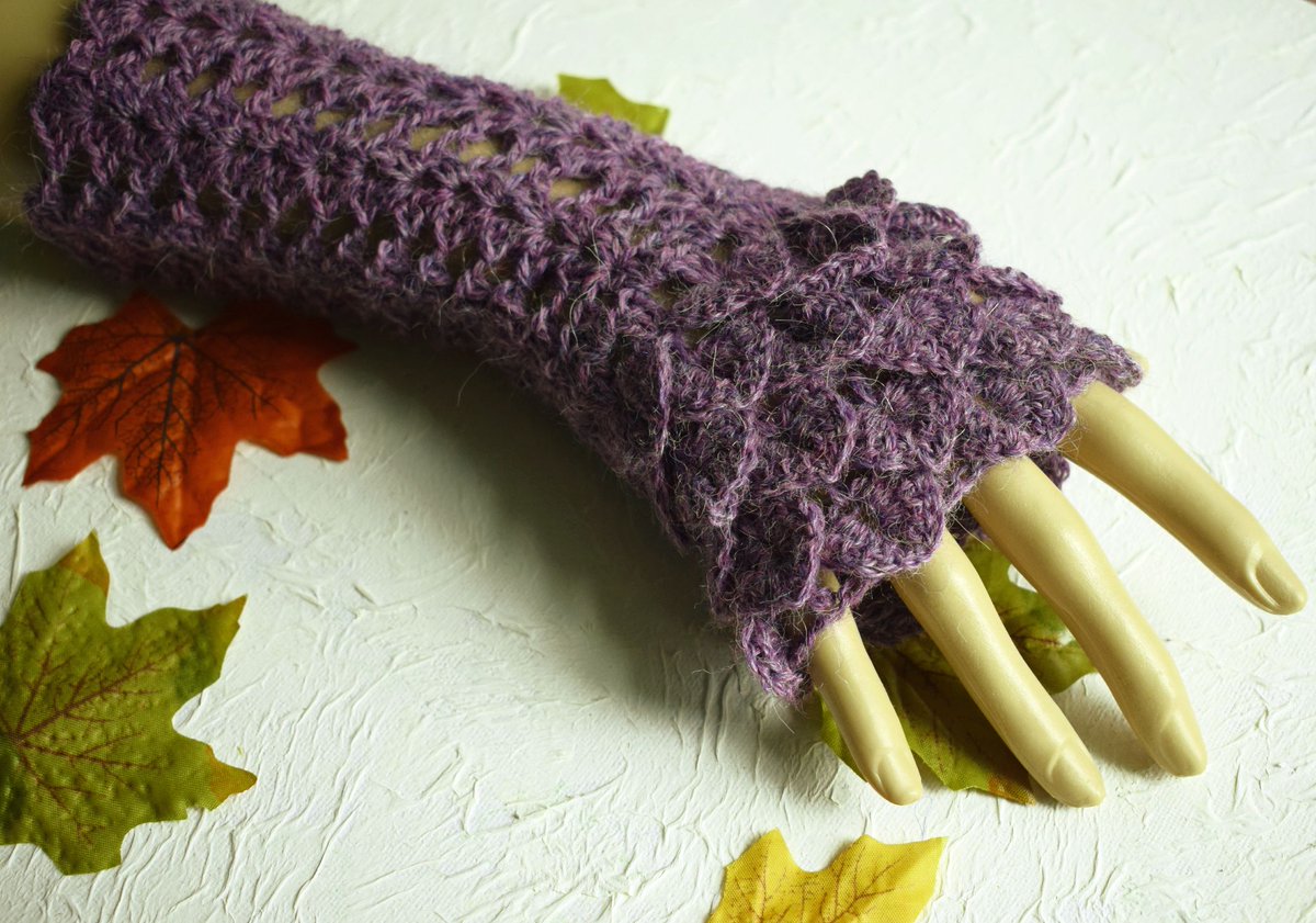 SarahDaisyBlue's tweet photo. Gorgeous alpaca gloves in a choice of 2 shades of purple. Perfect to have in your bag ready for chilly days!

#alpaca #Autumn #gloves #etsyhandmade

https://t.co/0WMptBDvFg https://t.co/DIkqCbZ8Xm
