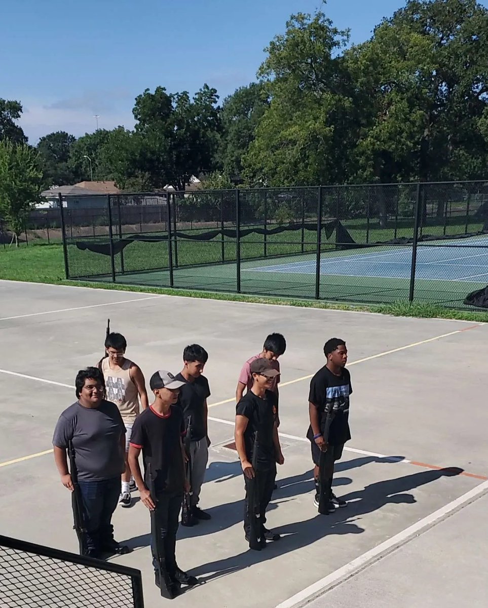 RyalsGonzalez's tweet photo. I started connecting with my students wk 1 as a #GradCoach. In my conferences I also asked about them and the things they loved. Well, it turns out that #ROTC is a big hit on campus and I promised I'd stop by a practice, so I did. #BuildRelationships #BuildTrust #ScarboroughROTC https://t.co/POYKmoi7Li