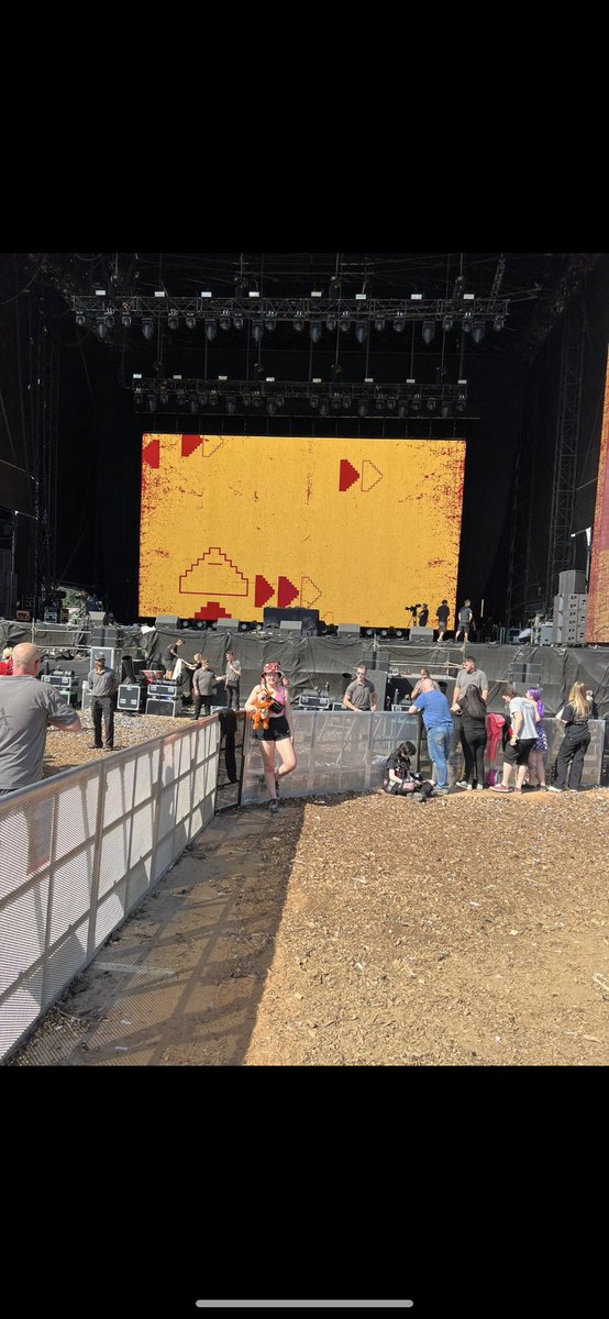 davidfpollitt's tweet photo. #NoMusicOnADeadPlanet #LeedsFestival https://t.co/EMbMX6NA0z