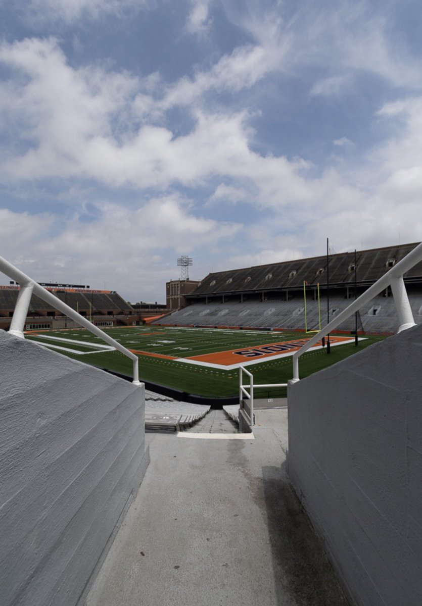 zainbando99's tweet photo. First home opener I won’t be at (if you don’t count the COVID season) since I started undergrad. For anyone going today, media or otherwise, I hope it’s absolutely electric at Memorial Stadium. I have never seen this much anticipation for a season in my life! #famILLY https://t.co/eRv2Bf95AM