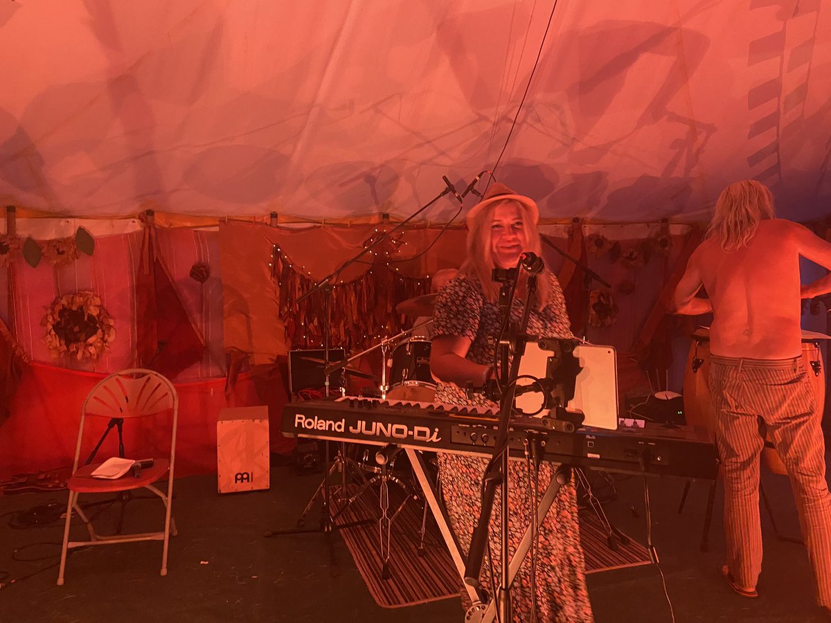 samepageband's tweet photo. What a great gig last night in a really magical place - Rainbow Summer Camp 🌈 💫

Such a brilliant, warm crowd - more than one of whom got involved 🤣

Seeing so much fun being had when we perform makes us a happy band 🥰 https://t.co/mH8soTMM7v