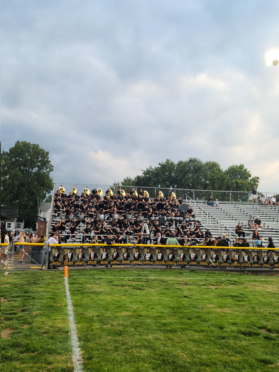 CFallsHS's tweet image. It's also Tag Day! Don't miss your chance to support the Pride of the Falls 🎵🎷💛🎺🖤
@CFBands