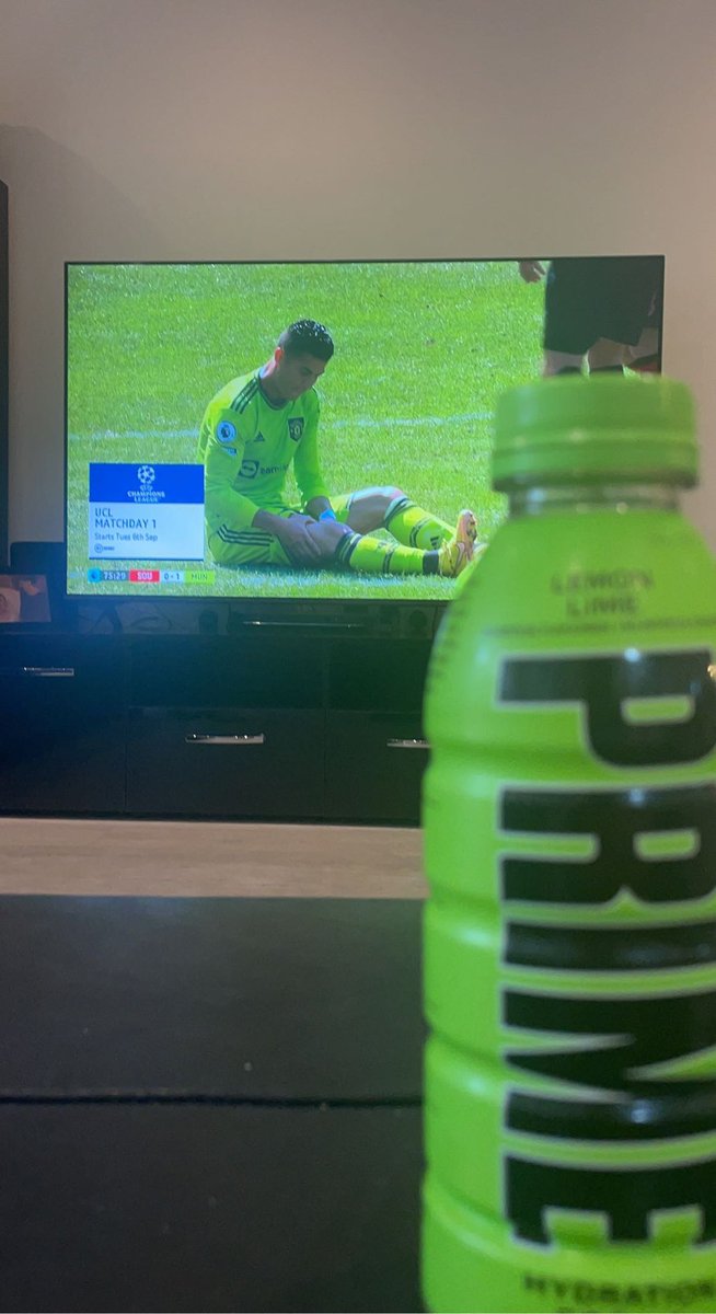 Ronaldo looks like a bottle of prime 😂😂