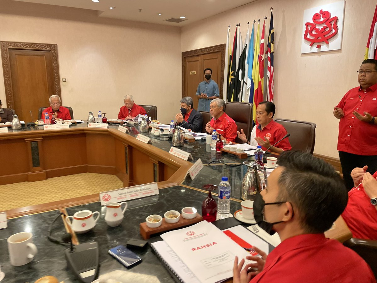 ahmadmaslan's tweet photo. Mesyuarat Majlis Kerja Tertinggi MKT #UMNO di Menara Dato Onn, WTCKL, jam 8.30 mlm pada Sabtu 27/8/22 dipengerusikan DS @DrZahidHamidi. Bersama hadir Timb Presiden @tokmatn9, YAB #PerdanaMenteri @IsmailSabri60, dll Ahli MKT. https://t.co/obbE4JzGFC