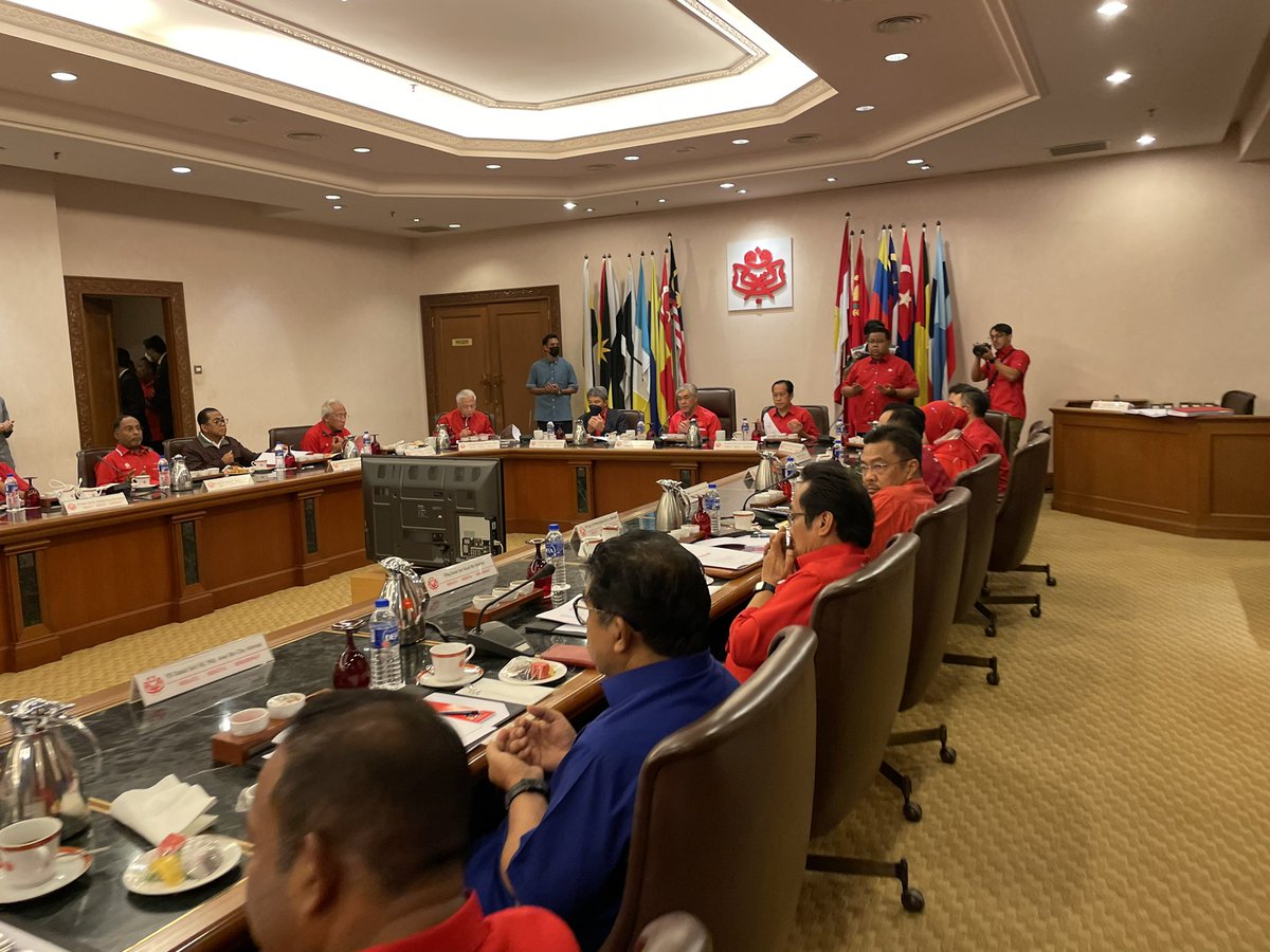 ahmadmaslan's tweet photo. Mesyuarat Majlis Kerja Tertinggi MKT #UMNO di Menara Dato Onn, WTCKL, jam 8.30 mlm pada Sabtu 27/8/22 dipengerusikan DS @DrZahidHamidi. Bersama hadir Timb Presiden @tokmatn9, YAB #PerdanaMenteri @IsmailSabri60, dll Ahli MKT. https://t.co/obbE4JzGFC