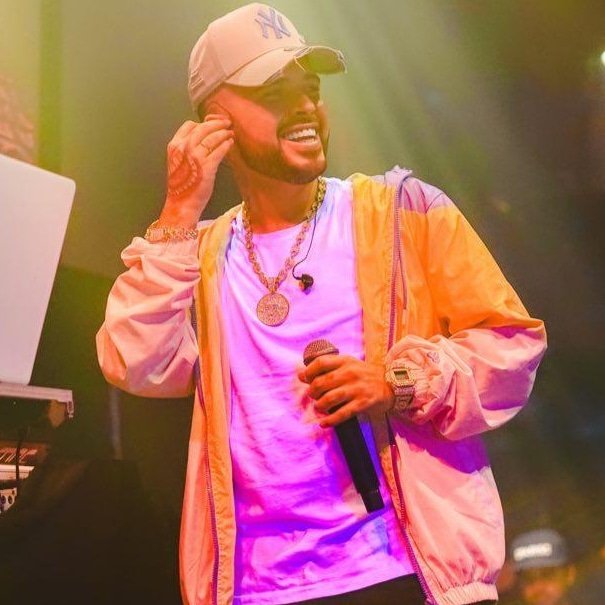 mc_g15real's tweet photo. #Sabadou galera!
Qual é a boa de hoje? 🤪

Continuem ouvindo "Tropa do G15" no seu app de música favorito 🔥

.
.
#mcg15 https://t.co/ynBOiPBxqE