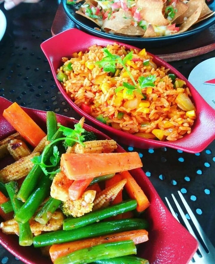 Jelly62270952's tweet photo. RicoTaco: good food, good friends!
Ẩm thực Mexico màu sắc sặc sỡ.
Saigon has everything, every culture, and some traps 😁😎
#colorful #ricotaco #foodie #foodbeauty #delicious #excellent #nicedecor #center #tastysaturday #cheers https://t.co/xEHfkTDUtS