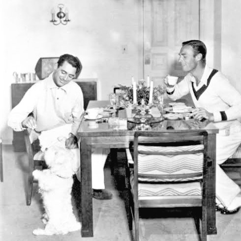 hourlyaff's tweet image. Taylor Swift and Karlie Kloss as Cary Grant and Randolph Scott: roommates