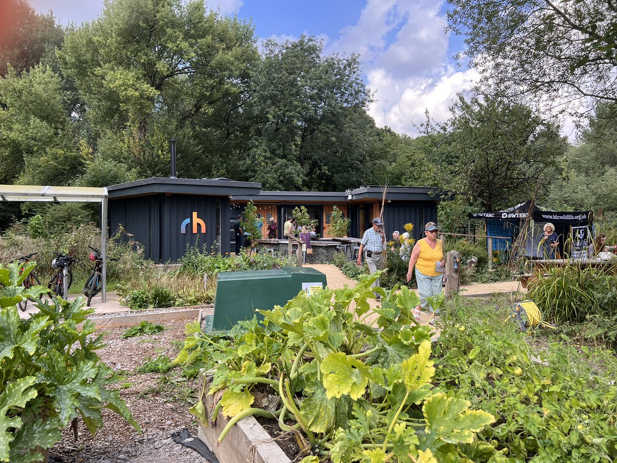 CreativeBCuk's tweet photo. The amount of absolute nature loveliness happening @_RiversideHouse #Stourbridge this weekend is 💚

CBC with funding from @dudleymbc + supported by @colabdudley is helping to support free glass workshops all weekend! #SummerOfCreativity https://t.co/cvNZX9PQf9