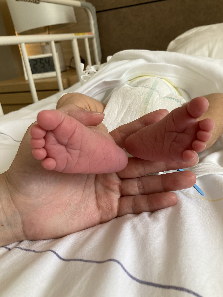 aimi0906's tweet photo. 23日新生児仮死で生まれて新生児感染症からのGCU入院になった次男。3人目にして絶対安産とかないなぁと思った。一緒に退院出来るかわからんて言われたけど、無事今日から母子同室開始。明日一緒に退院できそう。生まれてきてくれてありがとう💕 https://t.co/Ig3sQpKrIQ