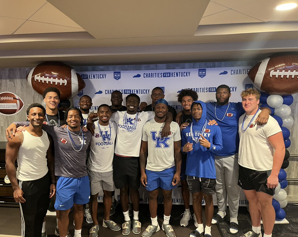 CharitiesForKY's tweet photo. What a great night raising $ for amazing charities! Thanks to all the supporters, local businesses,&amp; @UKFootball players for being a part of a great event. We look forward to hosting more events like this &amp; hope more people and KY businesses can support our charity &amp; the players. https://t.co/CH3vBkWhtq