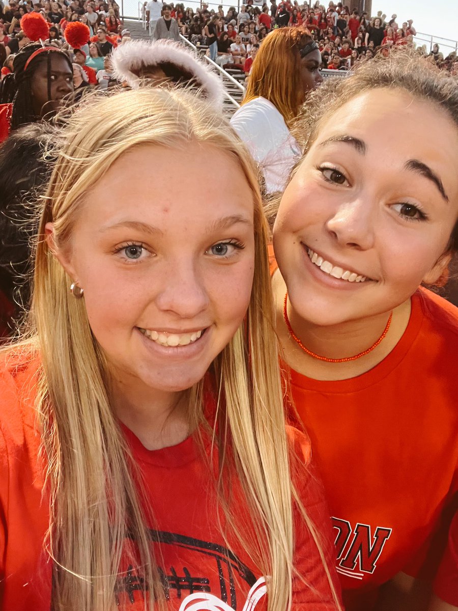 12PeytonRoberts's tweet photo. Buddy date week 3 with @CarlockKendall @ BOTB‼️🦌@LadyElk_Vball https://t.co/FVO88LucNq