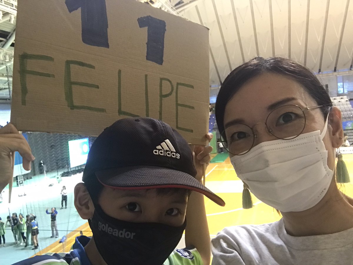 P_Muts's tweet photo. 今日の小田原アリーナよかった！ スポンサー賞を取った鍛代選手や2得点の内村選手も感動でしたが、2-1で残り1分5ファール同士で審判もファールを取りづらく、エキサイトしてお互いにファールすれすれ誤審とも思われシーンもある中で駄目押しの1点を決め切ったFelipe選手が僕達家族のMVP！#bellmare_F https://t.co/WHbv5ZFhEP