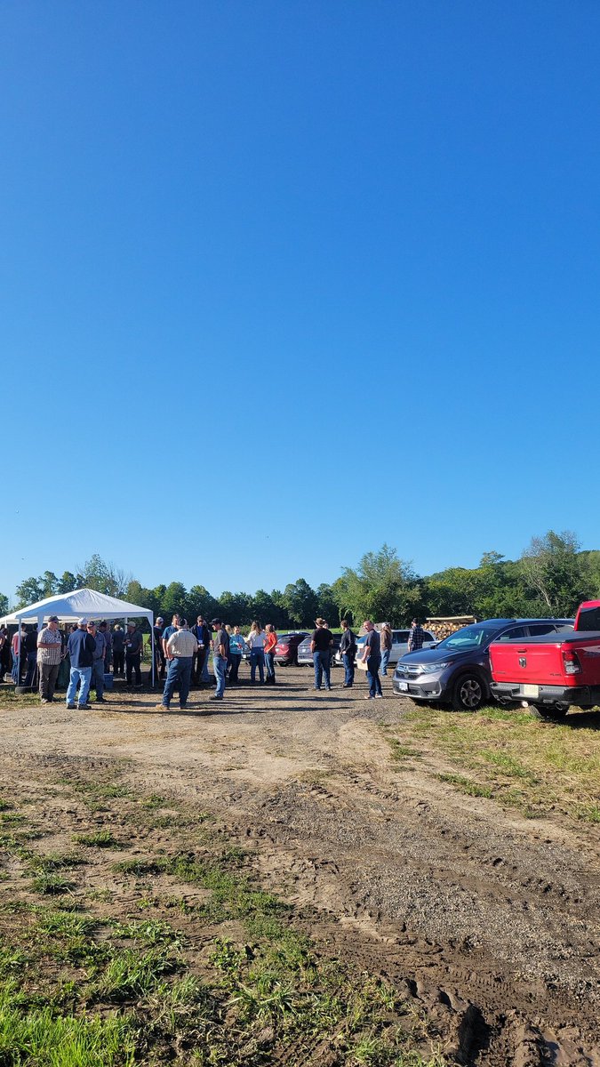 joshleblond's tweet photo. Day two of cow calf management tours 
@JasonLeblond1 @BeefFarmersON https://t.co/XMdJgXTuPt
