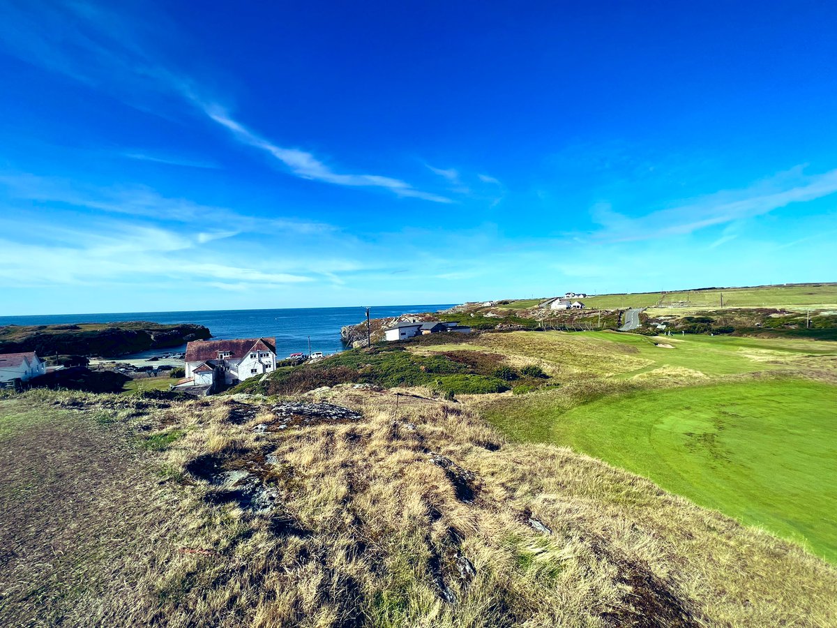 BenHeath2021's tweet image. What a gorgeous but also mentally head wrecking course 😍🤯 had my first eagle 🦅 and a 🐦 🕺 that @TubesSoccerAM would be proud of ⛳️ @HolyheadGC #ClassCourse #Fore #UpAndDown 🏴󠁧󠁢󠁷󠁬󠁳󠁿