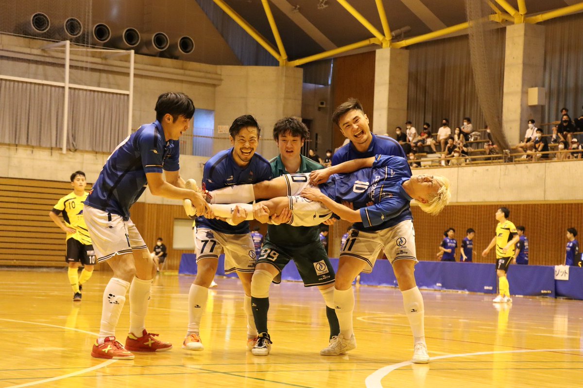 KIYONO_ZOTT16's tweet photo. 関東リーグvs町田アスピは5-1で勝

前半1-1と簡単なゲームではなかったけど
ハーフタイムの守備の修正を選手達がしっかりと遂行してくれて後半はペースを握れました
キャプテンの雪島洋樹@yukishiman_hero に娘が産まれたのでゆりかごダンスで祝福できて良かった〜
おめでとう！

#ZOTT
#Força
#和 https://t.co/STr5nw7Pfo