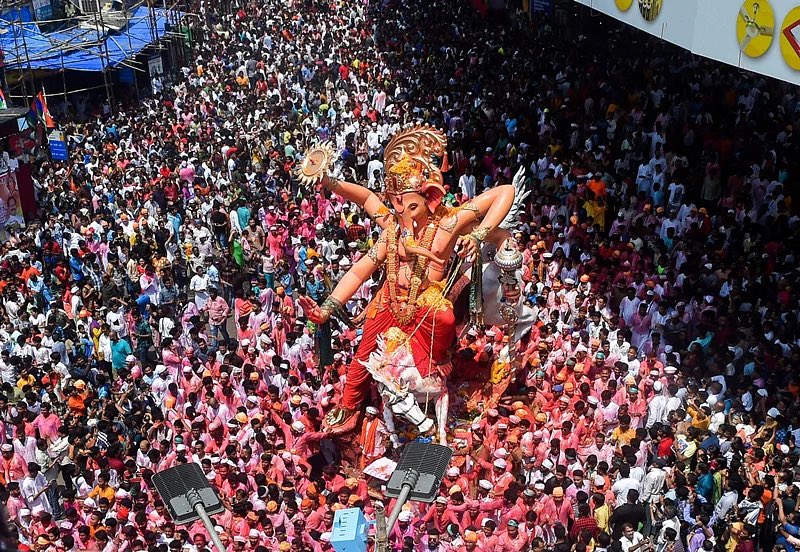 justtweettz's tweet photo. #EknathShinde government hd announced tht #GaneshChaturthi2022 festivities in the state would be held like pre-#COVID times.
#BMCofficials on Saturday said2 hve recd 3,500 applications for public pandals for Lord Ganpati,a sizable increase from the 2,400 permission gvn last year. https://t.co/8FBgxVDM2M