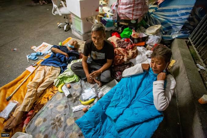 Iamfreefromevil's tweet photo. @ZhaLiyou @chenweihua I'm Chinese born, don't deny chinas homeless  problem  it's just as bad as USA if not worse. Police force foreigner to leave these areas if they get to close ☝️ I have seen. https://t.co/24d4gnUNbo