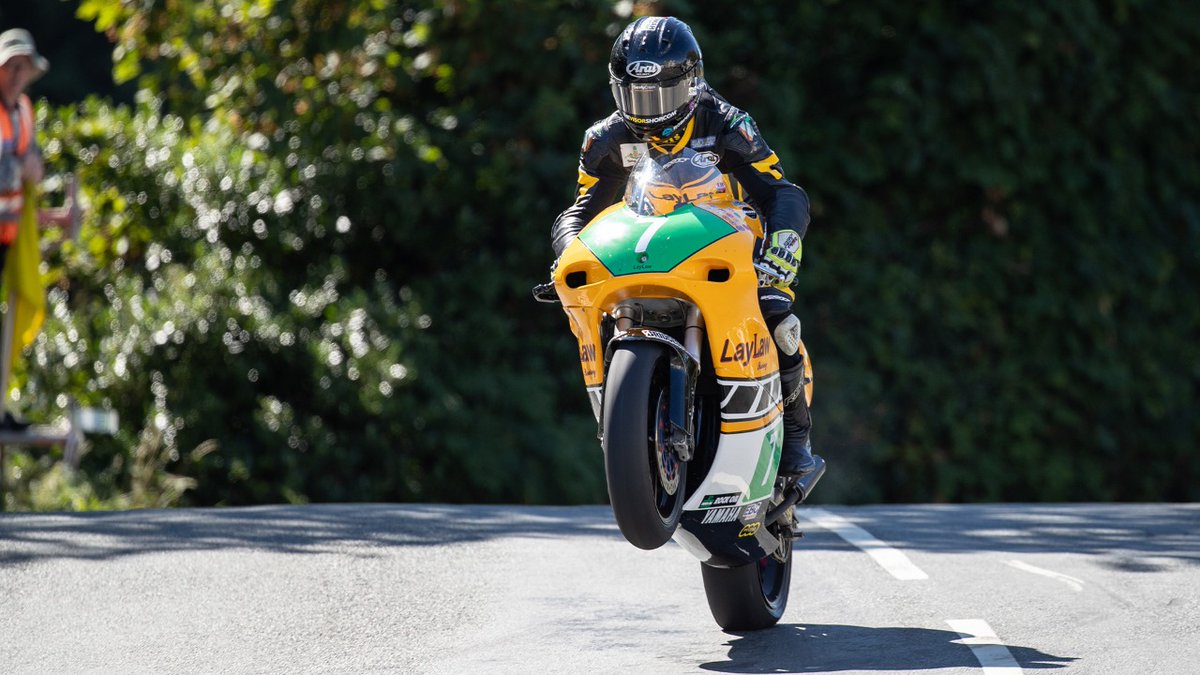 What a SHOCKER of a final lap on the Dunlop Lightweight Manx Grand Prix! Mike Browne, Ian Lougher and Stuart Hall are the first over the line 🔥🙌

#mgp2022 #motorbike #roadracing #tractionbydunlop <a href="/DunlopMoto/">Dunlop Motorcycle</a>