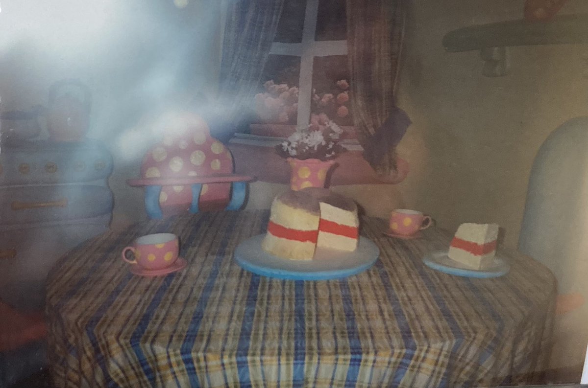 Statsmanuk's tweet photo. BACK by popular demand, more photos from my trip to “Dunblobbin” in 94, from the inside of the house and being the star of the show inside “Crinkley Bottom’s Holy Tree”!😝 @Dunblobbin https://t.co/YfsZZpw48A