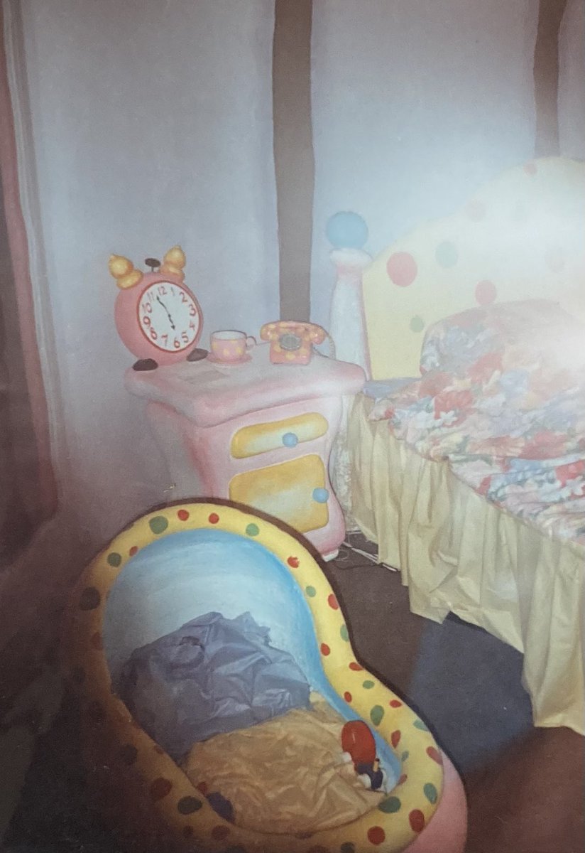 Statsmanuk's tweet photo. BACK by popular demand, more photos from my trip to “Dunblobbin” in 94, from the inside of the house and being the star of the show inside “Crinkley Bottom’s Holy Tree”!😝 @Dunblobbin https://t.co/YfsZZpw48A