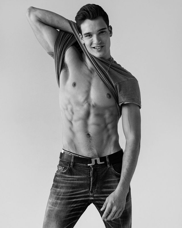 AmenEverytime's tweet photo. Wishing everyone an amazing weekend! #Everybody✨ 
   Model: Mason McKendrick #MasonMcKendrick #NextModel @NextModels #Photography #AndrewParsons  #HappyWeekend #HappySaturday #TeamPnV @CChasePnV #PNVNetwork #ForTom

📷 Photo by Andrew Parsons https://t.co/LSkrW9hikG