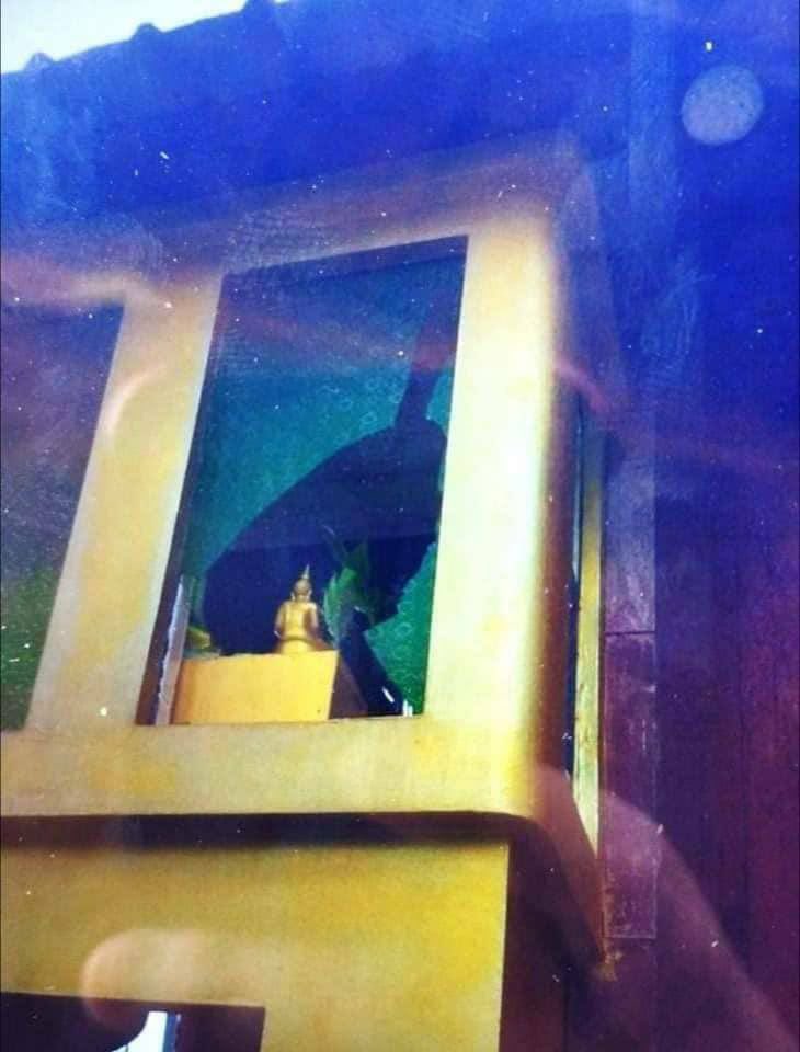 KMohsoe's tweet photo. Military troops raided Wakone village, Dawei tsp yesterday, fired light arms and heavy weapons, then looted the valuable things. 2 civilian houses were damaged. #2022Aug27Coup #LegalizationOfNUG #WhatsHappeningInMyanmar https://t.co/uj6tDENJ6x