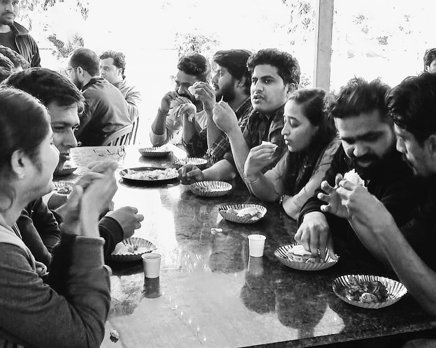 PhilmCGI's tweet photo. Given the chilly weather, all we need is chai, wada pav and good times to unwind on a Casual Friday!
.
.
.
#philmcgi #casualfridays #philmycrew #goodtimes #chaidiaries #vfxstudio #animationstudio #pune #thrissur https://t.co/3jPMxehs8K