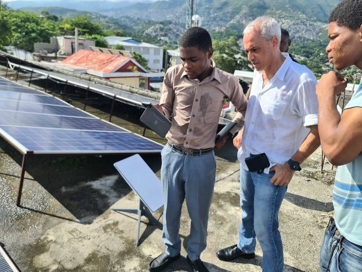carledouard's tweet photo. First Starlink installation for me in Haiti with AHTIC 😊😊😊😊 #starlink #haiti #ahtic https://t.co/5NyMwkKWOS