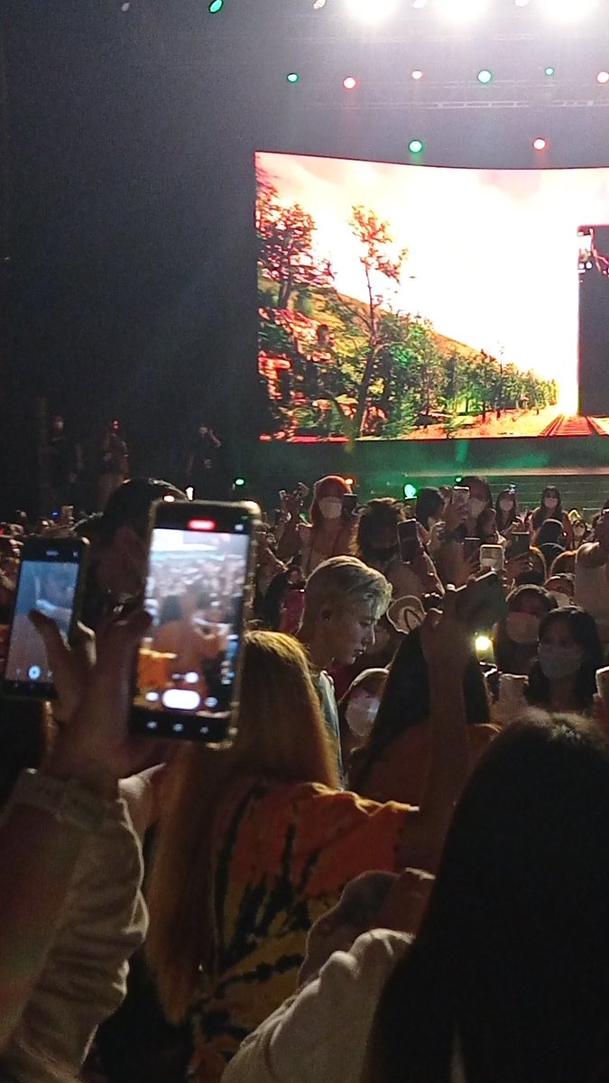 princessdemon24's tweet photo. Eto Lang ata matino Kong picture ni hanbin 😭 
#HanbinInManila 
#HANBIN 
#HanbinAtNFT https://t.co/M5sPEjUiUe