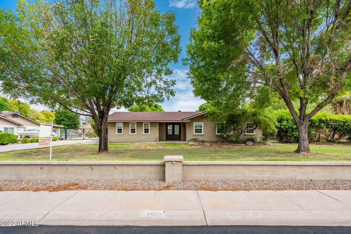 LookLlc's tweet image. This home will wait for no one. Be the first to see it! #homesforsale #homeowner  cpix.me/l/151841494