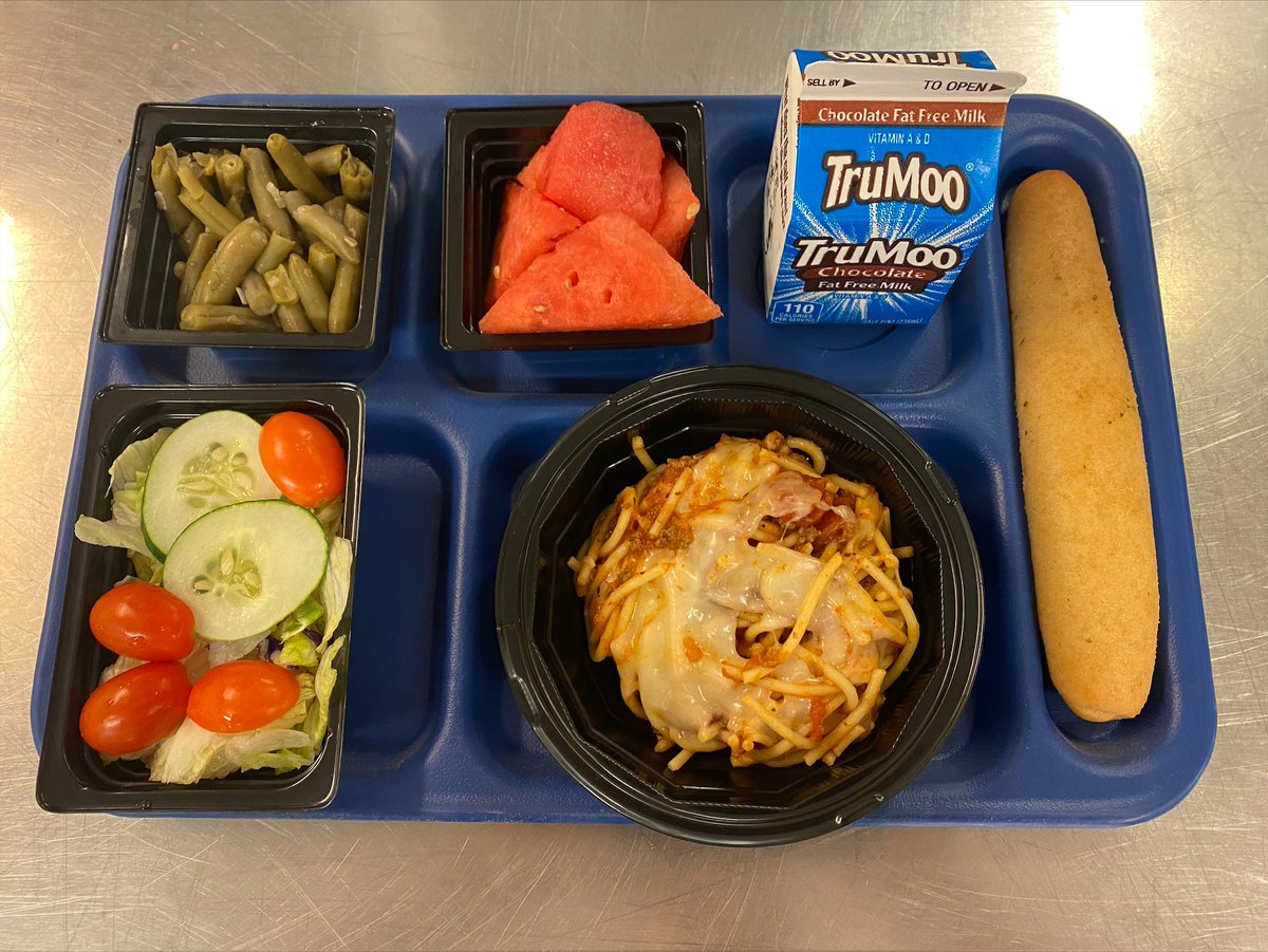 jcpsschoolmeals's tweet photo. Baked spaghetti, Mandarin chicken, tossed salads and even local watermelon on the menus last week! #Trayoftheweek contest. Just a few of our submissions! @JCPSKY @JcpsOperations https://t.co/DXrNl2oryg